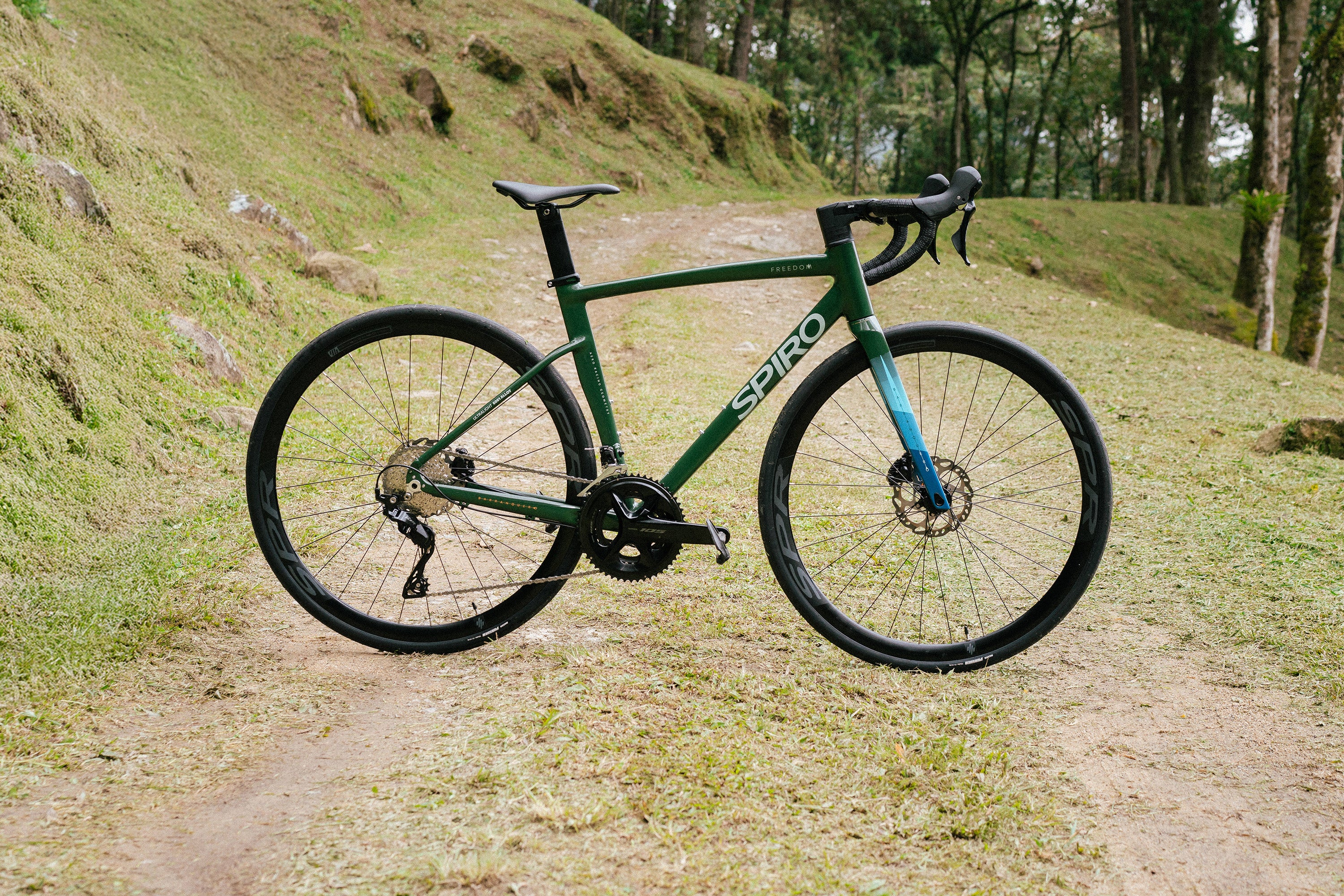Bicicleta de ruta FREEDOM en aluminio con tenedor en carbono y LTWOO RX de 2x12 vel. - Image 4