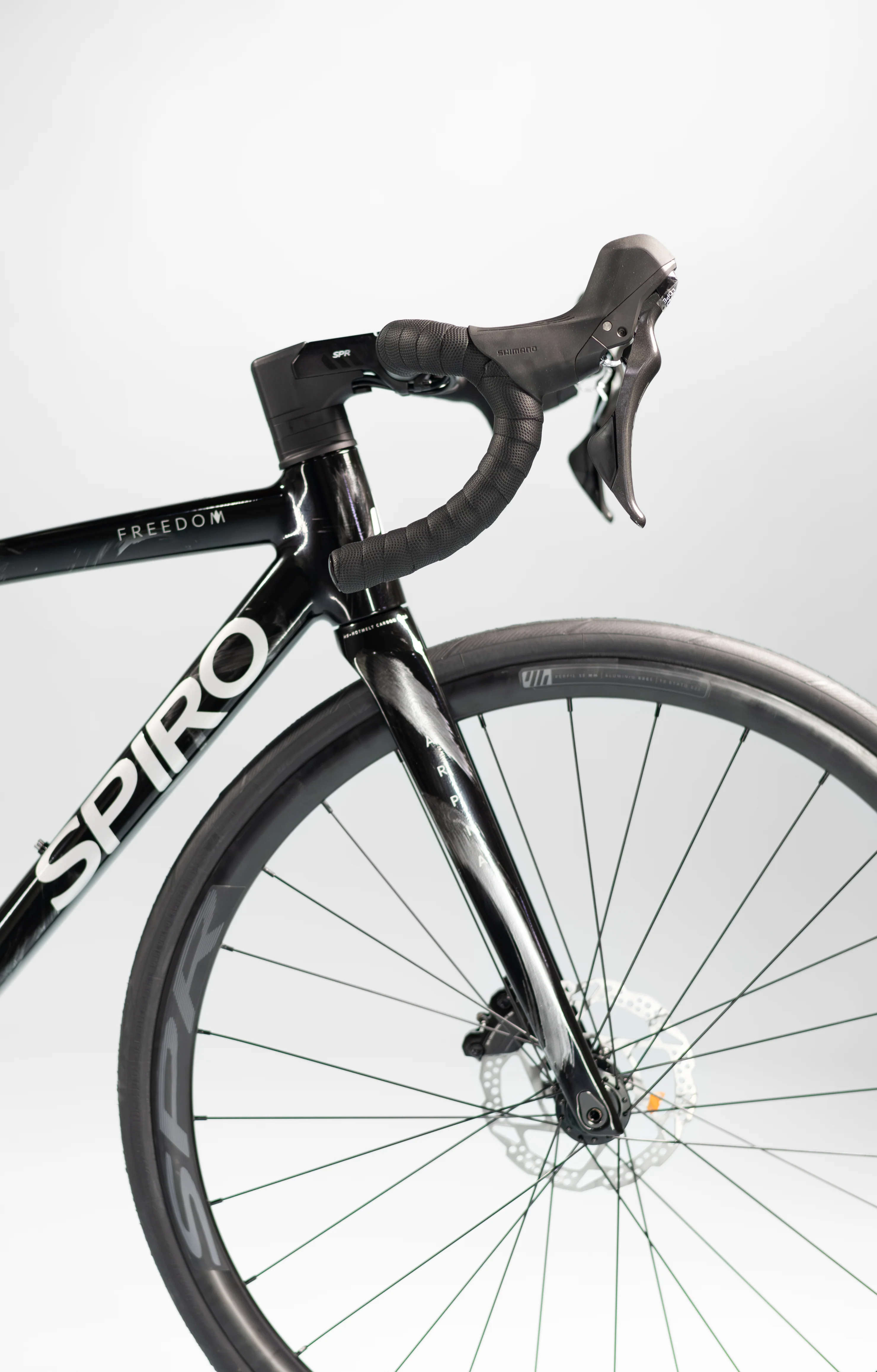 Bicicleta de ruta FREEDOM en aluminio con tenedor en carbono y Shimano Cues de 2x10 vel - Image 5